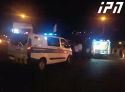 რუსთავში ავტომობილი კედელს შეეჯახა და მთლიანად დაიწვა