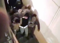 სპეცრაზმმა დაკავებული მიხეილ სააკაშვილი შენობიდან გამოიყვანა - ვიდეო სპეცრაზმმა დაკავებული მიხეილ სააკაშვილი შენობიდან გამოიყვანა - ვიდეო