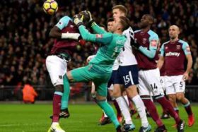 ბრიტანელ მეკარეს თანაგუნდელის თავი ბურთში აერია