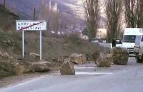 გორი-ხიდისთავის მონაკვეთზე კლდის ნაწილი ჩამოიშალა გორი-ხიდისთავის მონაკვეთზე კლდის ნაწილი ჩამოიშალა