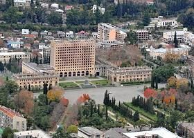 სოხუმის ცენტრალურ პარკში გიორგი ლუკავას გათავისუფლება გააპროტესტეს