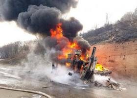 ზესტაფონთან გზა გადაკეტილია - რიკოთზე ბენზინმზიდზე გაჩენილი ცეცხლი ტყეზეც გადავიდა