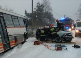 ოპელი მოცურდა და ავტობუსს დაეჯახა - პოლონეთში ავარიას საქართველოს 2 მოქალაქე ემსხვერპლა