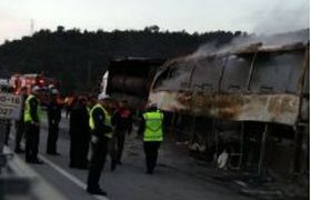 თურქეთში ავტობუსი სატვირთო მანქანას დაეჯახა - 10 ადამიანი დაიღუპა თურქეთში ავტობუსი სატვირთო მანქანას დაეჯახა - 10 ადამიანი დაიღუპა