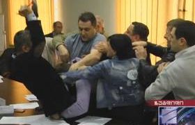 „ევროპულ საქართველოს“ მეძავების პარტია უნდა დარქმეოდა” - რატომ ატყდა ცემა-ტყეპა ზუგდიდის საკრებულოში - ვიდეო