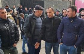 არეულობა ახალციხეში - "მანქანები დაგვიბრუნეთ, თორემ გზას გადავკეტავთ!"
