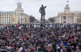 აქცია კემეროვოში - ხალხმა პოლიციის კორდონი გაარღვია და ტულეევის გადადგომას ითხოვს