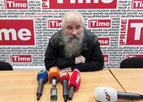 "პრეზერვატივებზე წმინდანების გამოსახვის გამო, ცოდვა გაჩეჩილაძეებზე და ხაზარაძეებზე გადავა..." - რას ამბობს მამა რამაზი
