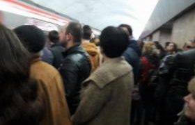 მეტრო ნაძალადევში მატარებელი გაიჭედა მეტრო ნაძალადევში მატარებელი გაიჭედა