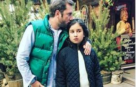 რეზო გიგინეიშვილს ყოფილი ცოლი შვილისადმი უყურადღებობას აბრალებს რეზო გიგინეიშვილს ყოფილი ცოლი შვილისადმი უყურადღებობას აბრალებს