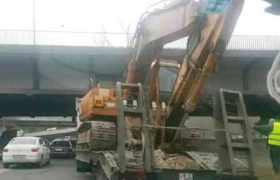 ბარათაშვილის ხიდის ქვეშ სატვირთო ავტომობილი გაიჭედა