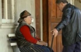 მოხუცი ცოლ-ქმარი ტარიელაძეები - "შვილები და შვილიშვილები გვცემენ" მოხუცი ცოლ-ქმარი ტარიელაძეები - "შვილები და შვილიშვილები გვცემენ"