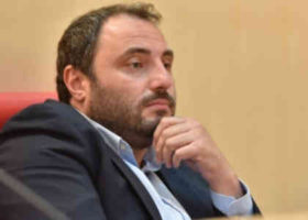 ბექა ნაცვლიშვილი უმრავლესობას ტოვებს
