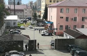 შსს: შეიარაღებული კაცი ვალუტის პუნქტს აყაჩაღებდა, მისი შეჩერება მეზობლებმა სცადეს შსს: შეიარაღებული კაცი ვალუტის პუნქტს აყაჩაღებდა, მისი შეჩერება მეზობლებმა სცადეს