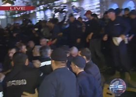 კონტრაქციის მონაწილეებმა პოლიციის კორდონი გაარღვიეს