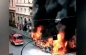 რომის ცენტრში ავტობუსი აფეთქდა - ვიდეო