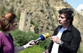 კახა კალაძე ნაციონალურ მოძრაობას მიწისქვეშა საპარკინგე ადგილებს 1 ლარად აძლევს