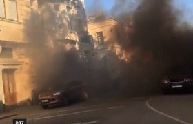 მოსკოვში ლატვიის საელჩოს ყუმბარები ესროლეს - ვიდეო