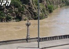 მაშველები მტკვარში მოქალაქეს ეძებენ