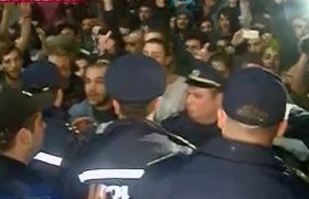 ცემა-ტყეპა რუსთაველზე - "სპეცრაზმი დაიძრა პარლამენტისკენ, ფრთხილად!"