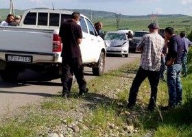 ერედვის პოლიციის უფროსმა თენგიზ კოლოტაშვილმა მანქანით რიგითი ვაჟა მინდიაშვილი გაიტანა, რომელიც გარდაიცვალა