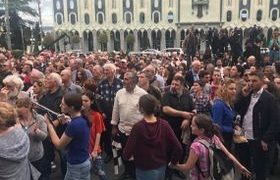 პოლიციამ პარლამენტთან აქციაზე ერთი პირი დააკავა