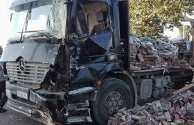 ბათუმის შესასვლელში ტრაილერი სატვირთოს დაეჯახა