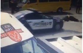 ხაშურში პატრულმა ქალი გაიტანა - ვიდეო ხაშურში პატრულმა ქალი გაიტანა - ვიდეო