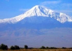 დავით გიორგობიანი - ”ყაზბეგის მთა არარატისაგან ასხლეტილა და ასე შაქმნილა... სამყაროში დიდი აფეთქება სომხებმა მოაწყვეს...”