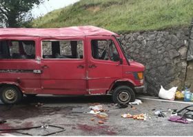 ტყიბულში მიკროავტობუსი ამობრუნდა - 1 ქალი დაიღუპა, 9 მგზავრი დაშავდა
