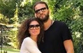 "სულ მინდოდა, მამაჩემისნაირი ქმარი მყოლოდა" - თაკო გაჩეჩილაძე და ბორისლავ მილანოვი პარიზში დაინიშნენ - ქორწილი ვენაში იქნება "სულ მინდოდა, მამაჩემისნაირი ქმარი მყოლოდა" - თაკო გაჩეჩილაძე და ბორისლავ მილანოვი პარიზში დაინიშნენ - ქორწილი ვენაში იქნება