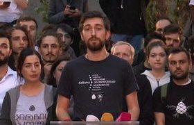 ჰერმან საბო გირჩიდან - ”შემოვარდნენ, გაიტაცეს ზურაბ ჯაფარიძე და ხელს გააყოლეს მგელი, დათვი და ბაყაყი” ჰერმან საბო გირჩიდან - ”შემოვარდნენ, გაიტაცეს ზურაბ ჯაფარიძე და ხელს გააყოლეს მგელი, დათვი და ბაყაყი”