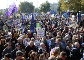 ლონდონში ნახევარი მილიონი ადამიანი აქციას აწყობს - ”მოვითხოვთ ბრექსიტზე ხელახალ რეფერენდუმს”