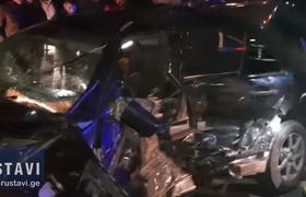 რუსთავი-თბილისის მაგისტრალზე ერთმანეთს 5 მანქანა შეეჯახა - 30 წლის მამაკაცი დაიღუპა - ვიდეო