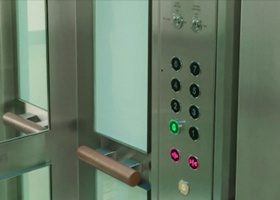 კლინიკა „კურაციოში“მე-6 სართულიდან ხალხით სავსე ლიფტი ჩავარდა