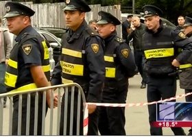 შეხვედრა "ქართული ოცნების" ოფისში - მიმდებარე ტერიტორიაზე დიდი რაოდენობით პოლიციაა მობილიზებული