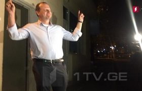 "ფეხსაცმელი და წინდებიც გამიჩხრიკეს" - ზურაბ ჯაფარიძე გამოუშვეს "ფეხსაცმელი და წინდებიც გამიჩხრიკეს" - ზურაბ ჯაფარიძე გამოუშვეს
