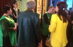 "შეხედეთ, რამდენი ხალხი ჰყავთ ნაყიდი 30 ლარად. ინდაური ღირს 45 ლარი და ხალხის ხმა 30 ლარი?!"