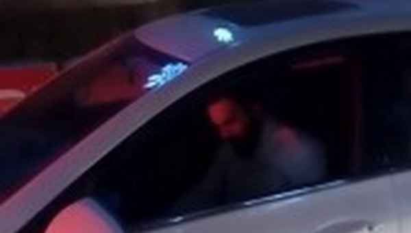 "საქართველო მიყვარხარ" - აზერბაიჯანელმა ბიჭმა ბაქოში ქართველ ტურისტებს ქართულად უმღერა - ვიდეო