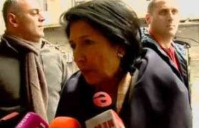 „ვეღარ მიეჩვიეთ, რომ უკვე პრეზიდენტი ვარ? ნუ დარბიხართ, დადექით“ - სალომე ზურაბიშვილი ჟურნალისტებს