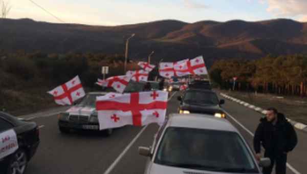 გაერთიანებული ოპოზიციის ავტოკოლონა თელავისკენ დაიძრა
