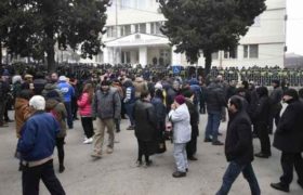 "პუტინის მონა ივანიშვილისგან დაიცავით ეს ქვეყანა“ - აქცია გურჯაანის სასამართლოსთან