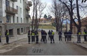 თელავში ოპოზიციის აქციის ადგილი პოლიციამ გადაკეტა