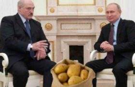 ლუკაშენკომ პუტინს საახალწლოდ სალა და 4 ტომარა კარტოფილი აჩუქა