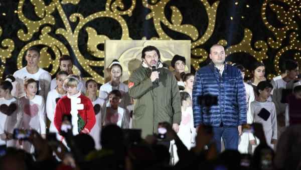პირველი რესპუბლიკის მოედანზე თბილისის მთავარი ნაძვის ხე აინთო