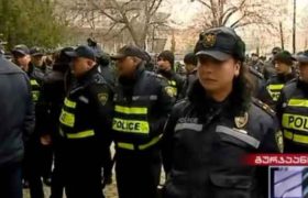 "ასე ეშინიათ ჩვენი?" - გურჯაანის სასამართლოსთან პოლიციაა მობილიზებული