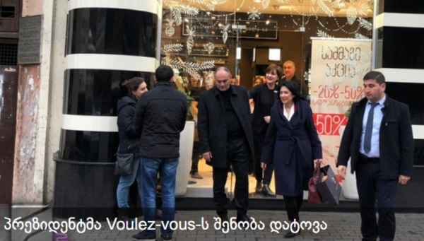 სილამაზის სალონი, პარფიუმერული მაღაზია და კაფე - პრეზიდენტ ზურაბიშვილის ერთი დღე პოლიტიკური კრიზისის დროს - ფოტორეპორტაჟი