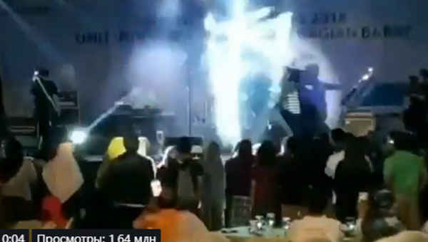 ინდონეზიაში ცუნამიმ კონცერტი წალეკა - ვიდეო