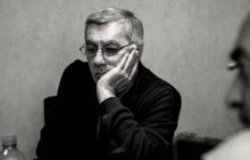 „მოდური, განსხვავებული ჩაცმა ძალიან კარგია, მაგრამ მუდამ და მხოლოდ ,,შანელი“, ,,გუჩი“ და ,,არმანი“ მაგარი გოიმობაა!“