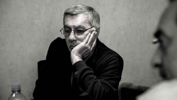 „მოდური, განსხვავებული ჩაცმა ძალიან კარგია, მაგრამ მუდამ და მხოლოდ ,,შანელი“, ,,გუჩი“ და ,,არმანი“ მაგარი გოიმობაა!“